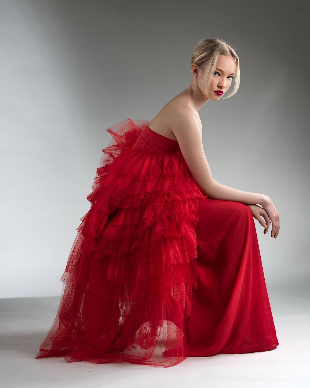 Red tulle and chiffon! photo: Timo Pulkkinen
